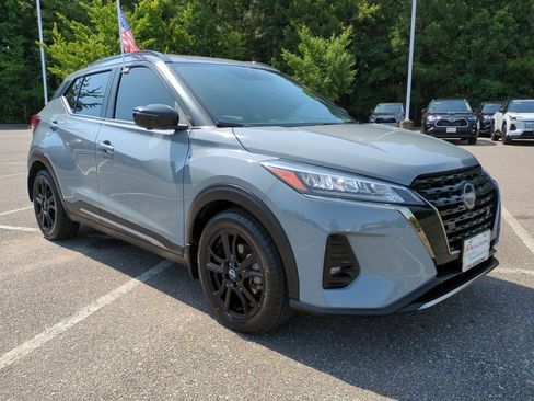 Used 2023 Nissan Kicks SR FWD image 2