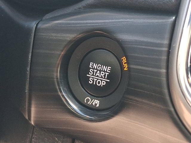 Used 2019 Jeep Grand Cherokee Laredo AWD/4WD image 22