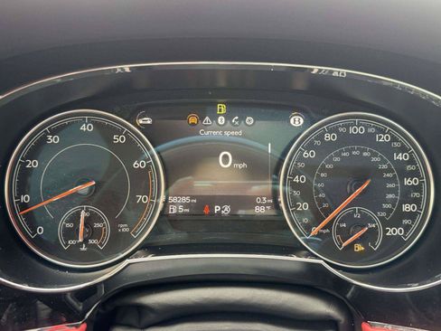 Used 2018 Bentley Bentayga AWD/4WD image 33