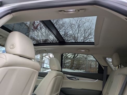 Used 2017 Cadillac XT5 Luxury w/ Driver Awareness Package FWD image 14