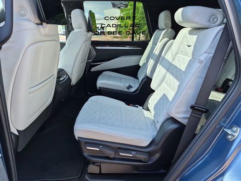 New 2026 Cadillac Escalade Platinum Sport w/ LPO, ONYX Package image 39