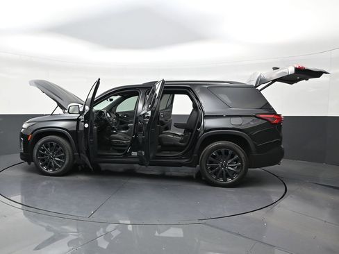 Used 2023 Chevrolet Traverse RS image 30