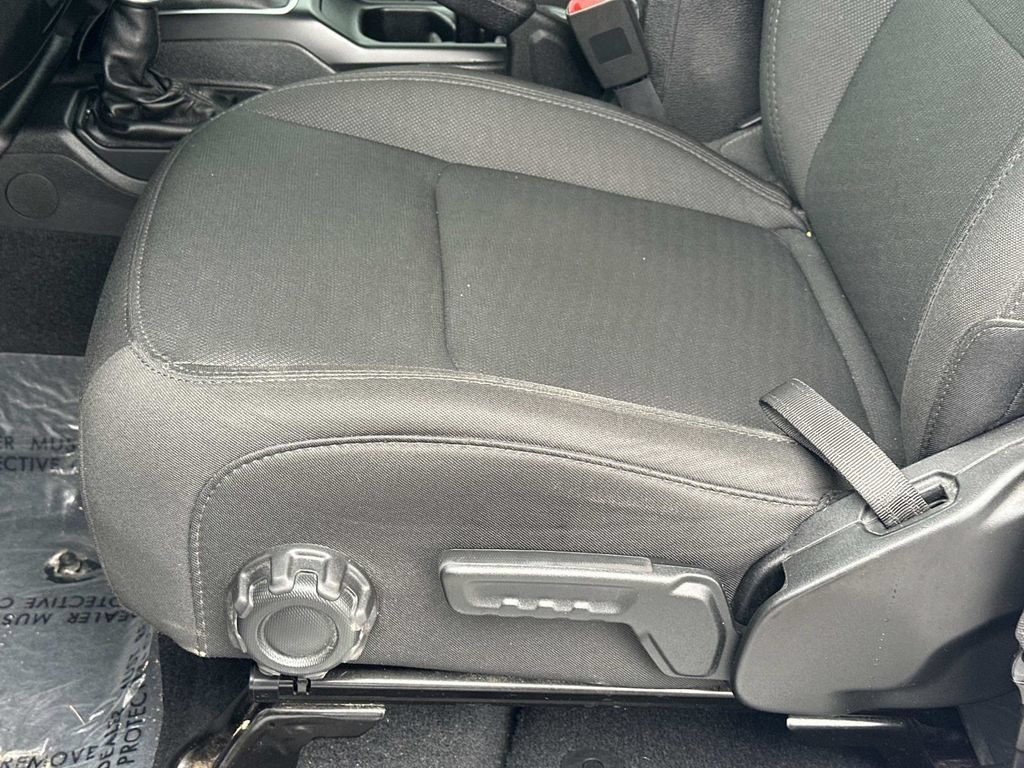 Used 2018 Jeep Wrangler Unlimited Sport S AWD/4WD image 16