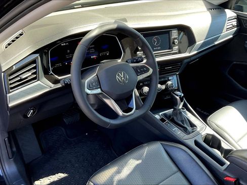 Used 2022 Volkswagen Jetta SE w/ Panoramic Sunroof Package image 14