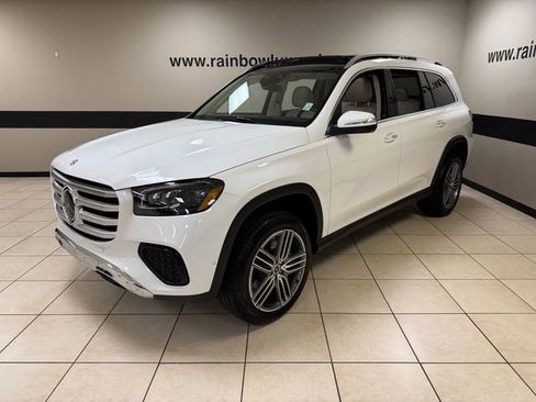 Used 2025 Mercedes-Benz GLS 450 4MATIC image 3