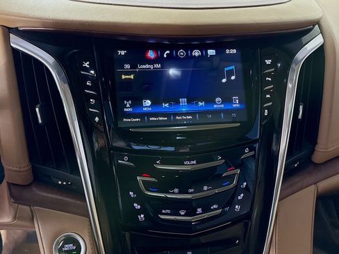 Used 2016 Cadillac Escalade Platinum image 18