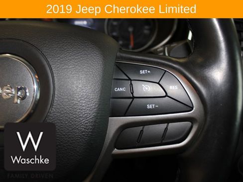Used 2019 Jeep Cherokee Limited AWD/4WD image 28