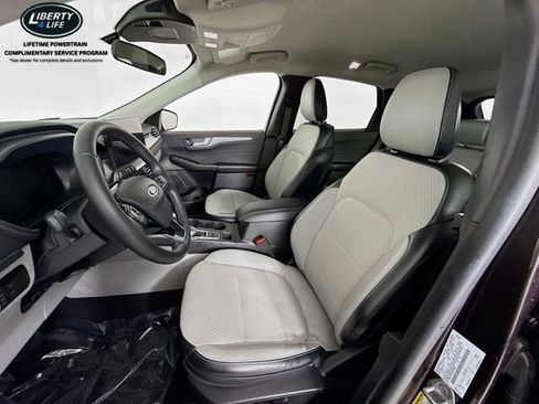 Used 2023 Ford Escape SE image 22