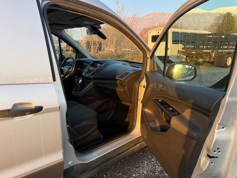 Used 2017 Ford Transit Connect XL FWD image 17