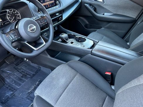 Used 2023 Nissan Rogue SV image 10