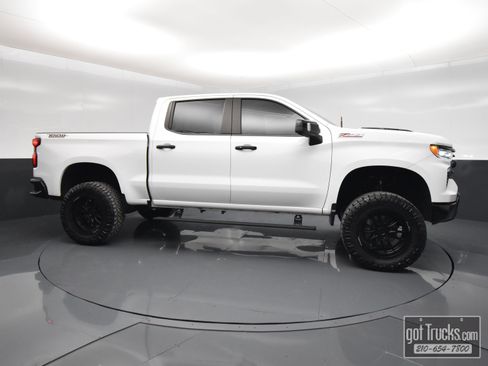 Used 2022 Chevrolet Silverado 1500 LT Trail Boss w/ LT Trail Boss Premium Package AWD/4WD image 51