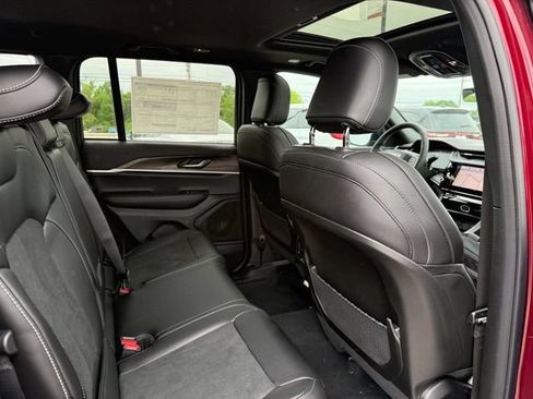 New 2026 Jeep Grand Cherokee Altitude AWD/4WD image 11