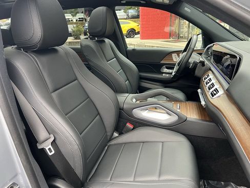 Used 2025 Mercedes-Benz GLE 350 4MATIC w/ Winter Package image 31