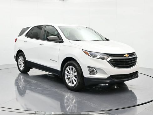 Used 2020 Chevrolet Equinox LS w/ LS Convenience Package image 3