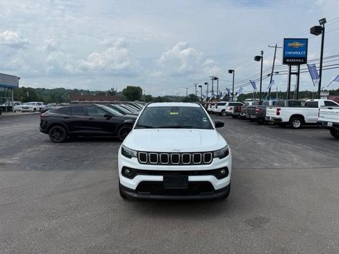 Used 2025 Jeep Compass Latitude AWD/4WD image 2
