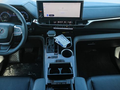 New 2026 Toyota Sienna XLE Woodland Edition AWD/4WD image 14