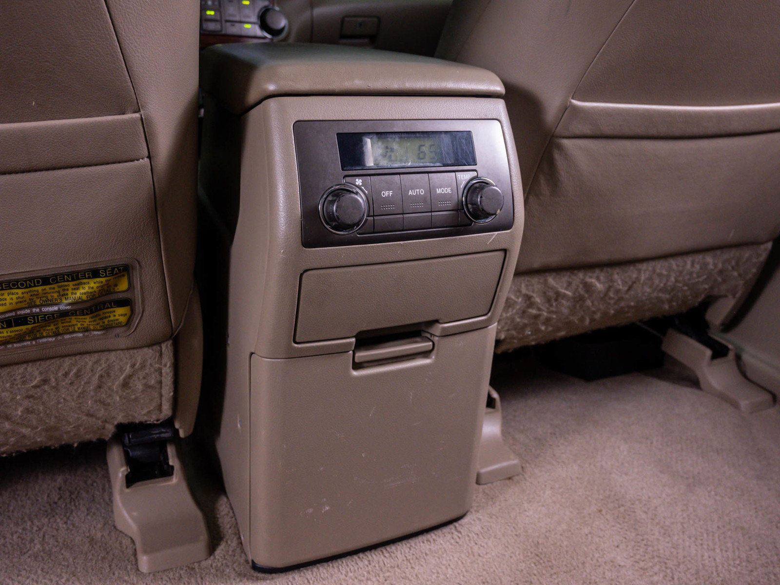 Used 2010 Toyota Highlander Limited w/ Extra Value Pkg 8 AWD/4WD image 18