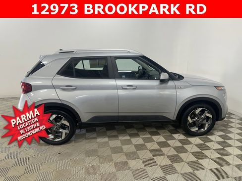Used 2021 Hyundai Venue SEL image 4