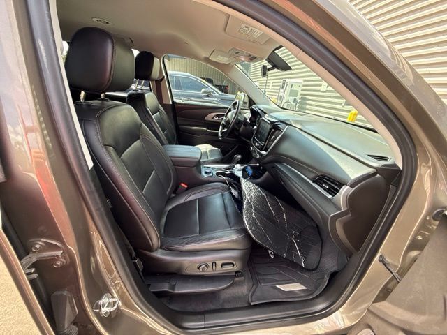 Used 2020 Chevrolet Traverse LT w/ LPO, Floor Liner Package FWD image 3