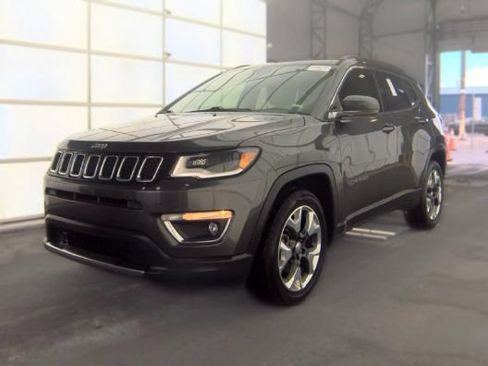 Used 2018 Jeep Compass Limited w/ Navigation Group FWD image 3