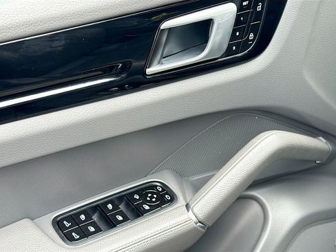 Used 2019 Porsche Cayenne image 19