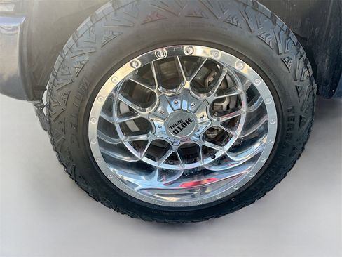 Used 2017 Ford F150 Platinum w/ Equipment Group 701A Luxury image 32