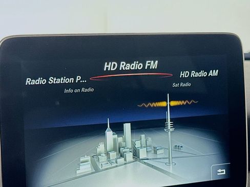 Used 2019 Mercedes-Benz GLA 250 4MATIC image 29