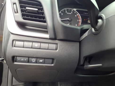 Used 2024 Nissan Rogue SV image 14