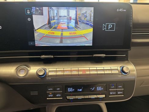 Used 2025 Hyundai Kona SEL FWD image 4