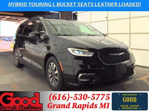 Used 2021 Chrysler Pacifica Touring-L image 1
