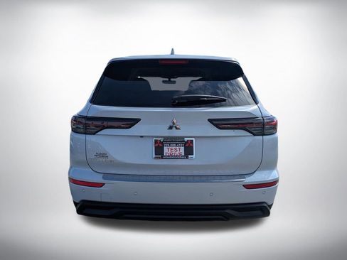 New 2026 Mitsubishi Outlander ES FWD image 4