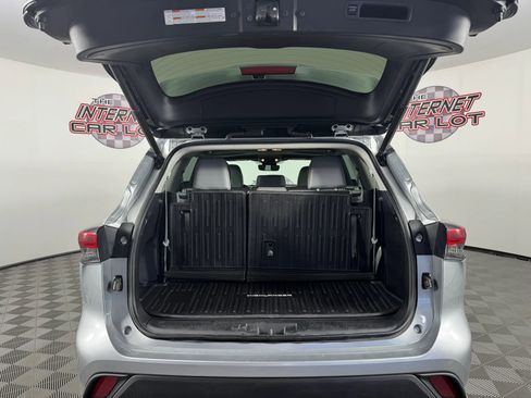Used 2021 Toyota Highlander XLE image 28