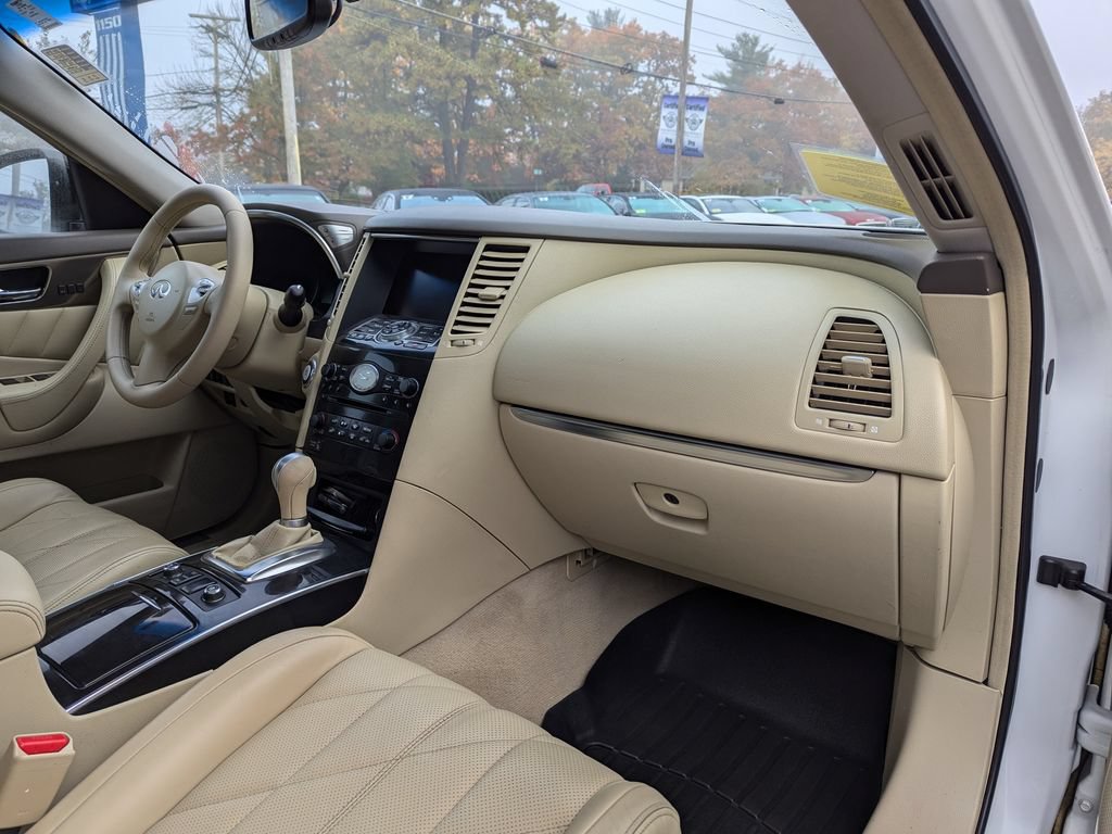 Used 2010 INFINITI FX35 AWD w/ Navigation Pkg image 31