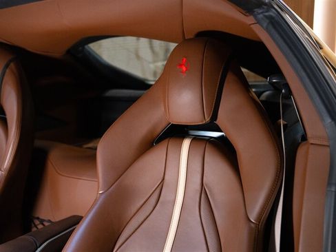 Used 2019 Ferrari 812 Superfast RWD image 17