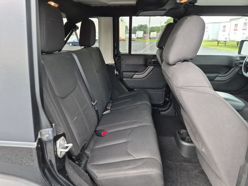 Used 2017 Jeep Wrangler Unlimited Sport w/ Quick Order Package 24S AWD/4WD image 26