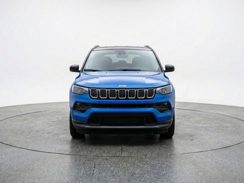 Used 2025 Jeep Compass Limited AWD/4WD image 2