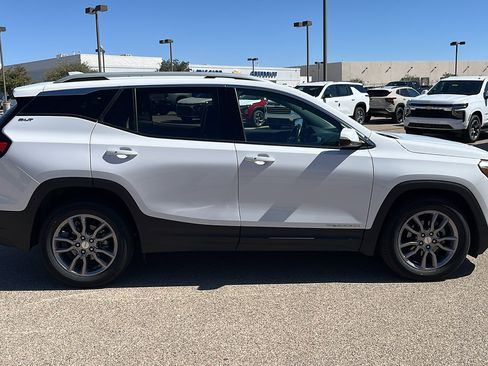 Certified 2024 GMC Terrain SLT image 9