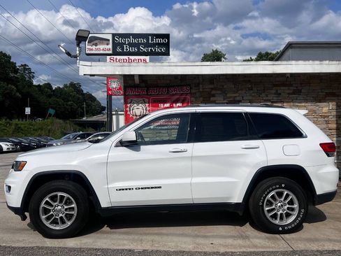 Used 2018 Jeep Grand Cherokee Laredo AWD/4WD image 3