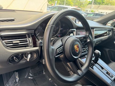 Used 2022 Porsche Macan AWD/4WD image 18