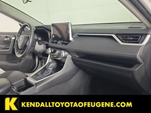 Used 2025 Toyota RAV4 XLE AWD/4WD image 27