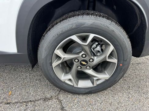 New 2026 Chevrolet Trax LT w/ Sunroof Package image 2