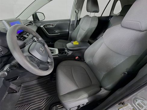 Used 2023 Toyota RAV4 XLE AWD/4WD image 2