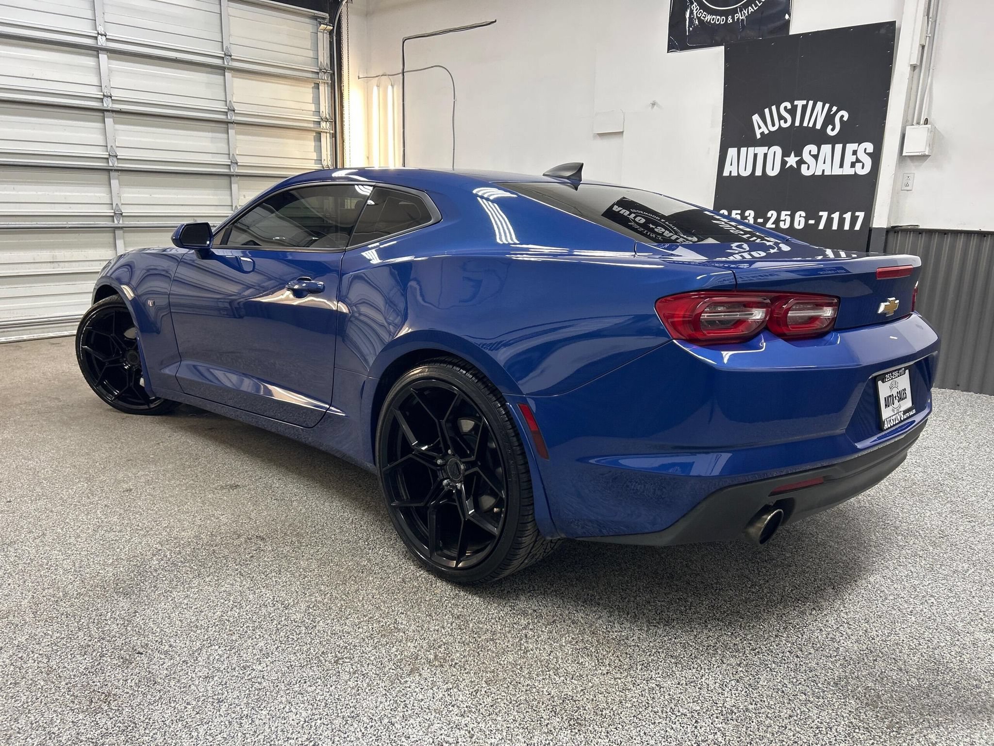 Used 2020 Chevrolet Camaro LS RWD image 4