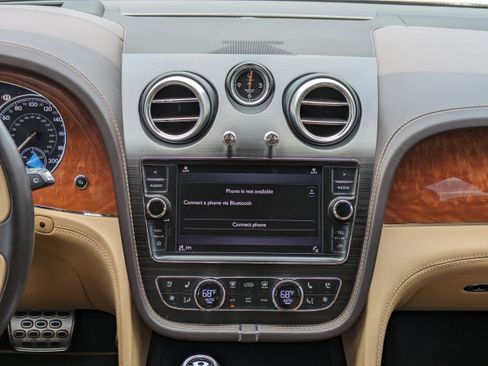 Used 2018 Bentley Bentayga AWD/4WD image 20