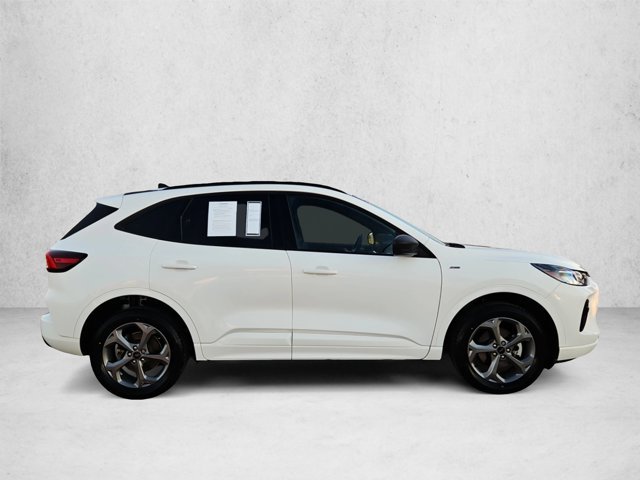 Used 2023 Ford Escape ST-Line w/ Tech Pack #1 AWD/4WD image 4