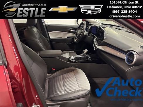 Used 2025 Chevrolet Trax LT w/ LT Convenience Package FWD image 27