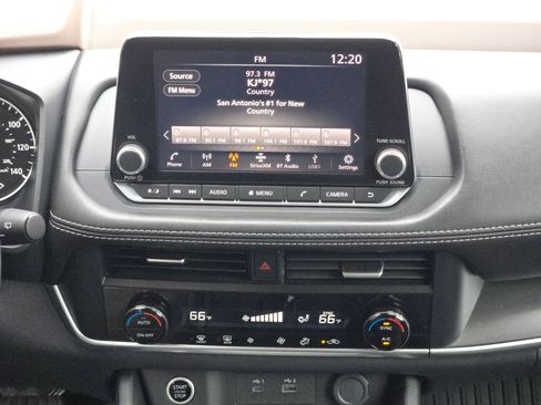 Used 2023 Nissan Rogue SV image 16