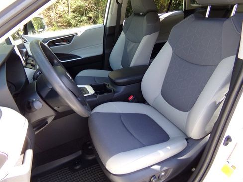 Used 2023 Toyota RAV4 XLE w/ Convenience Package image 12