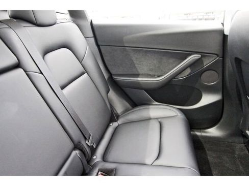 Used 2022 Tesla Model Y Long Range AWD/4WD image 10