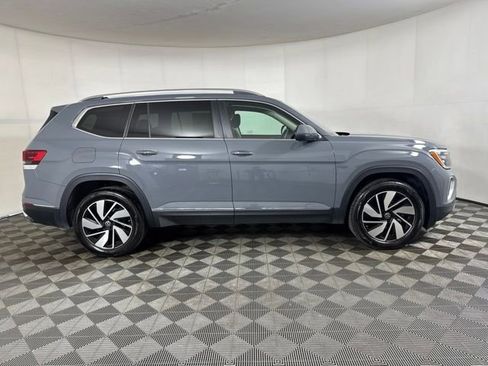 Used 2025 Volkswagen Atlas SEL AWD/4WD image 2